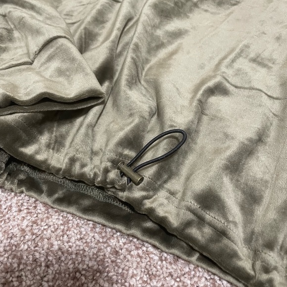 Altar’d State Velour Cropped Pullover - NWT - Picture 3 of 3